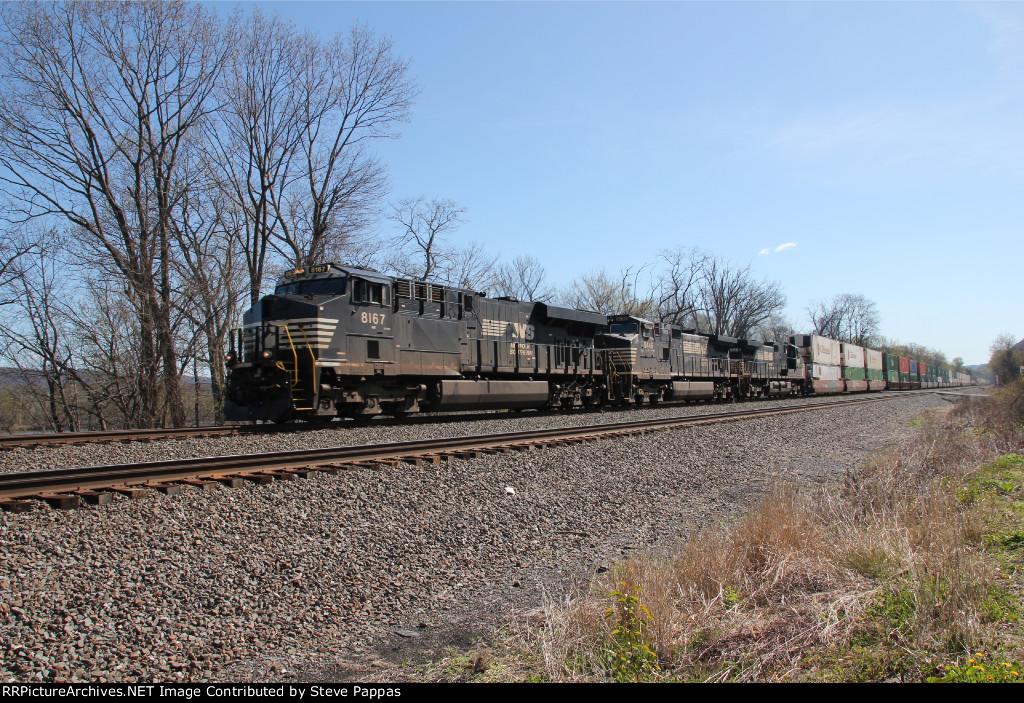 NS 8167 leads train 21E